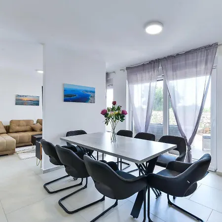 Semesterbostad Sunrise By Interhome Vodice