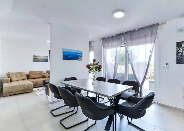 Semesterbostad Sunrise By Interhome Vodice